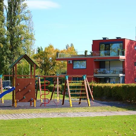 Prime Apartmans Balatonlelle Exteriör bild